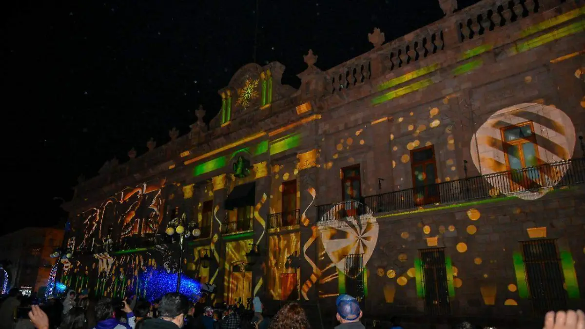 Despiden el 2022 en Palacio con gran espectáculo de luz