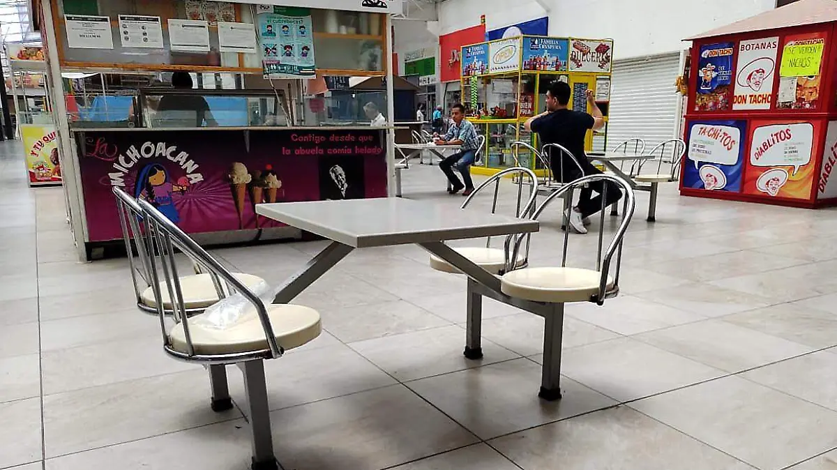 3 restaurantes y plazas comerciales 
