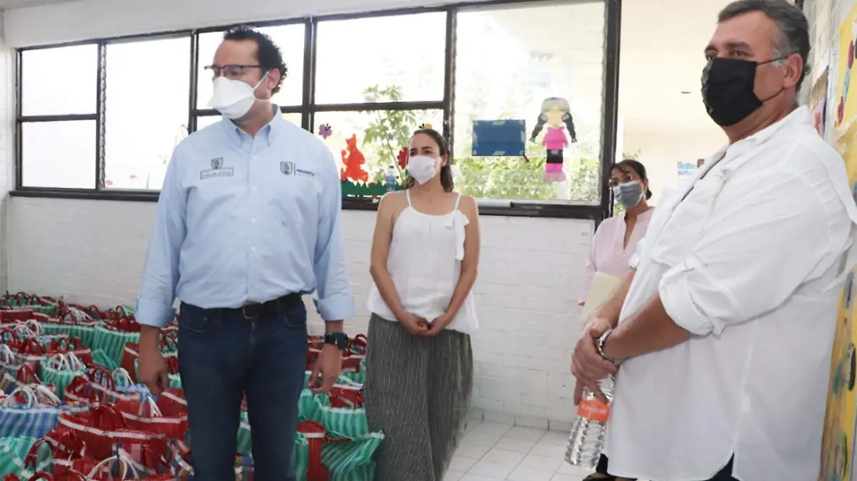 DONACION CANASTAS BASICAS AL DIF 4