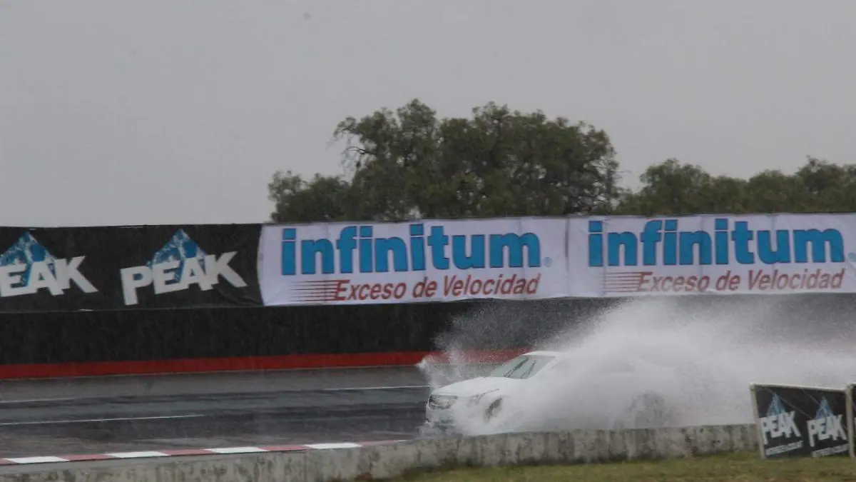 La lluvia impidió que se realizaran las pruebas de calificación.