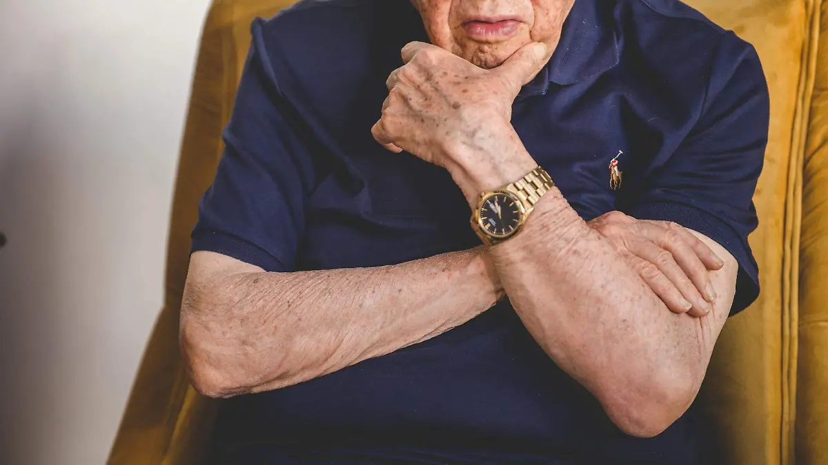 señor Luis Costanzo