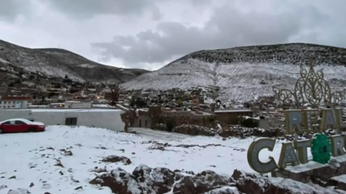 Ligera nevada en el pueblo mñagico
