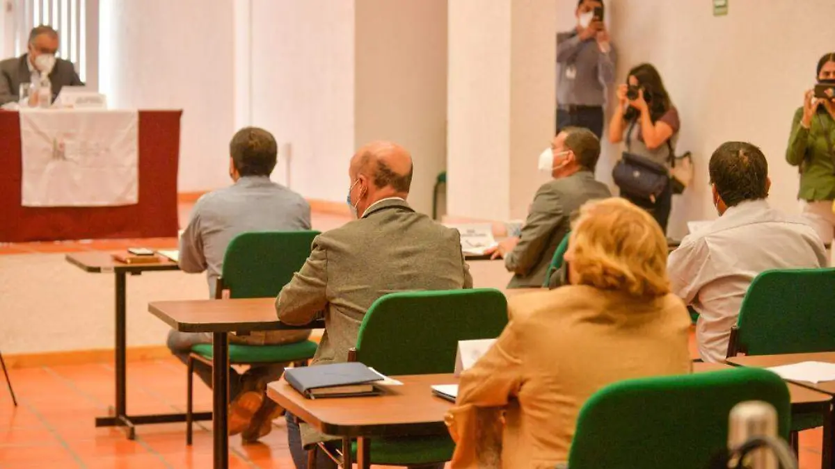 Capacitan a diputados 6