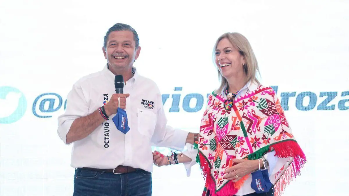 Octavio Pedroza y Gaby Nales 