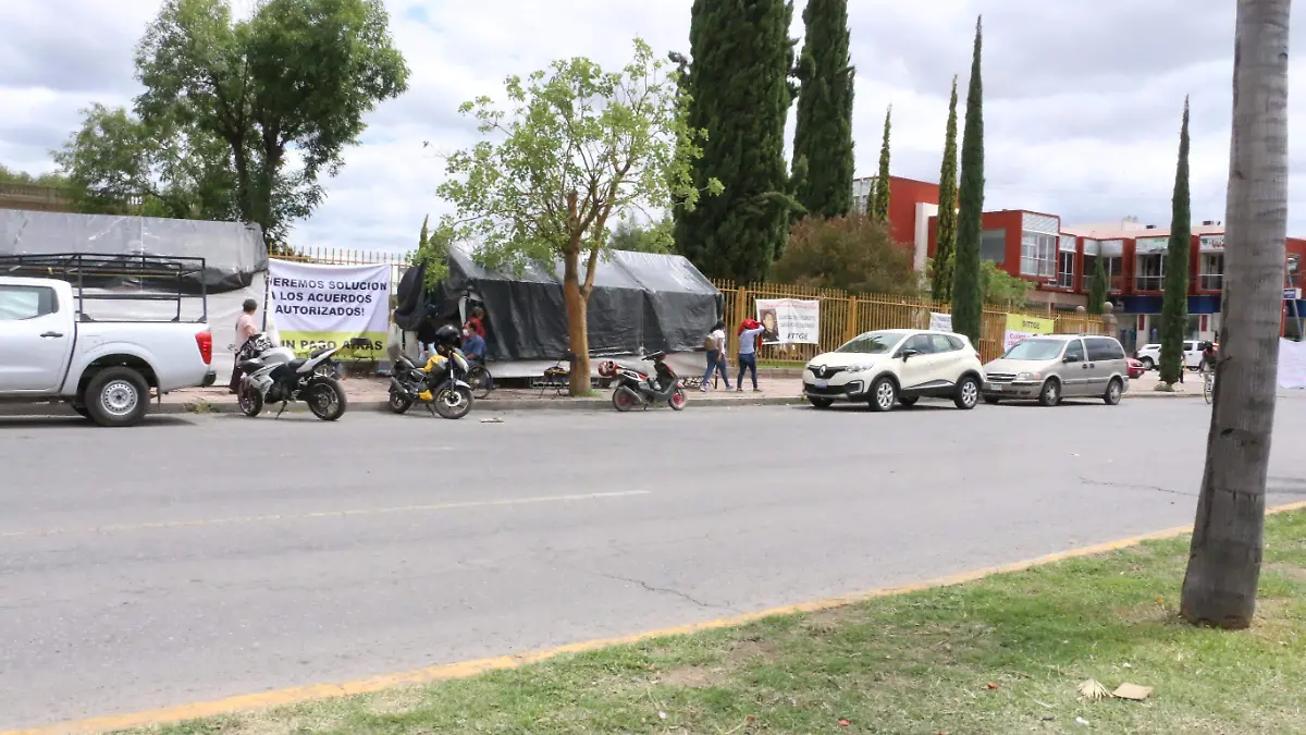 tramo de carranza nuevamente cerrado por manifestacion afuera del museo francisco cossio (1)