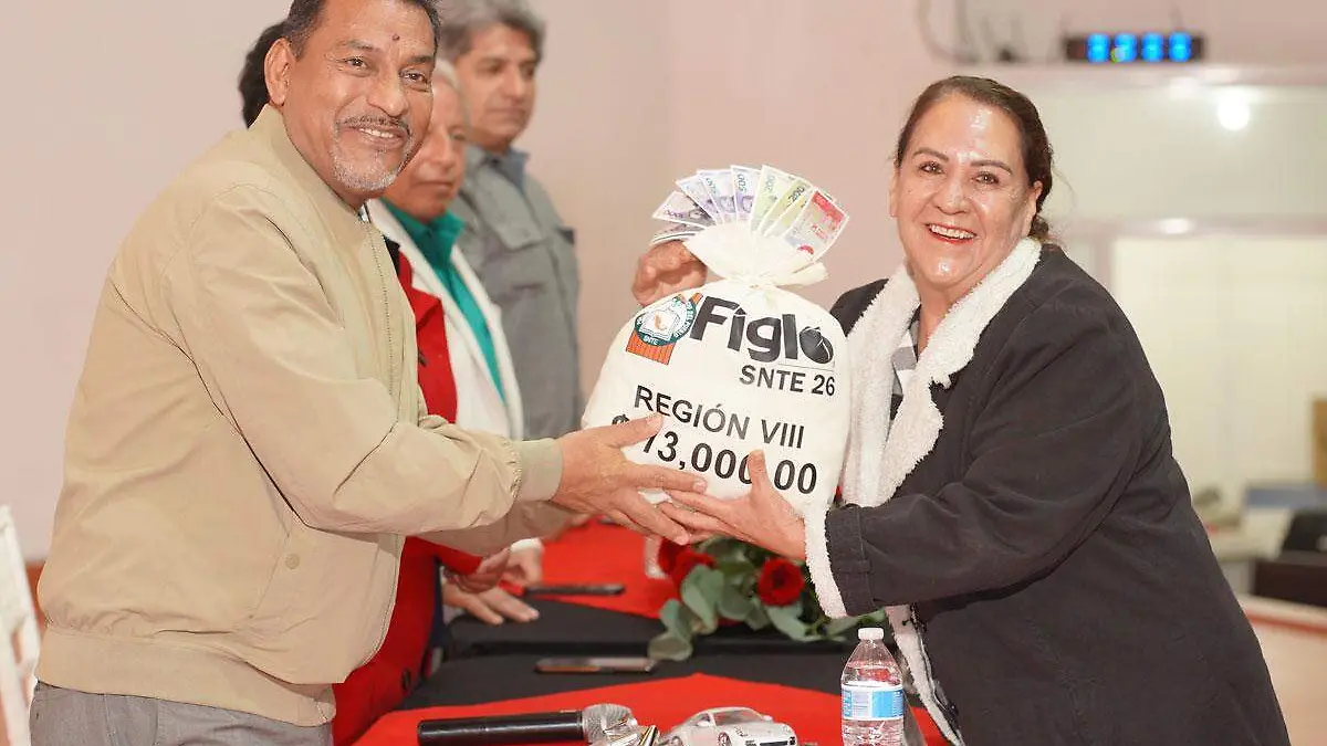 Entrega de simbólica a socia de FigloSnte26 por recompensa