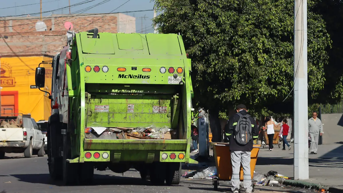 AÑO NUEVO BASURA (4)