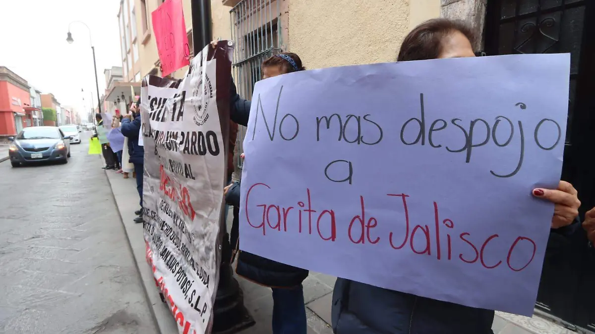 Ejidatarios protestan por despojo de tierras 