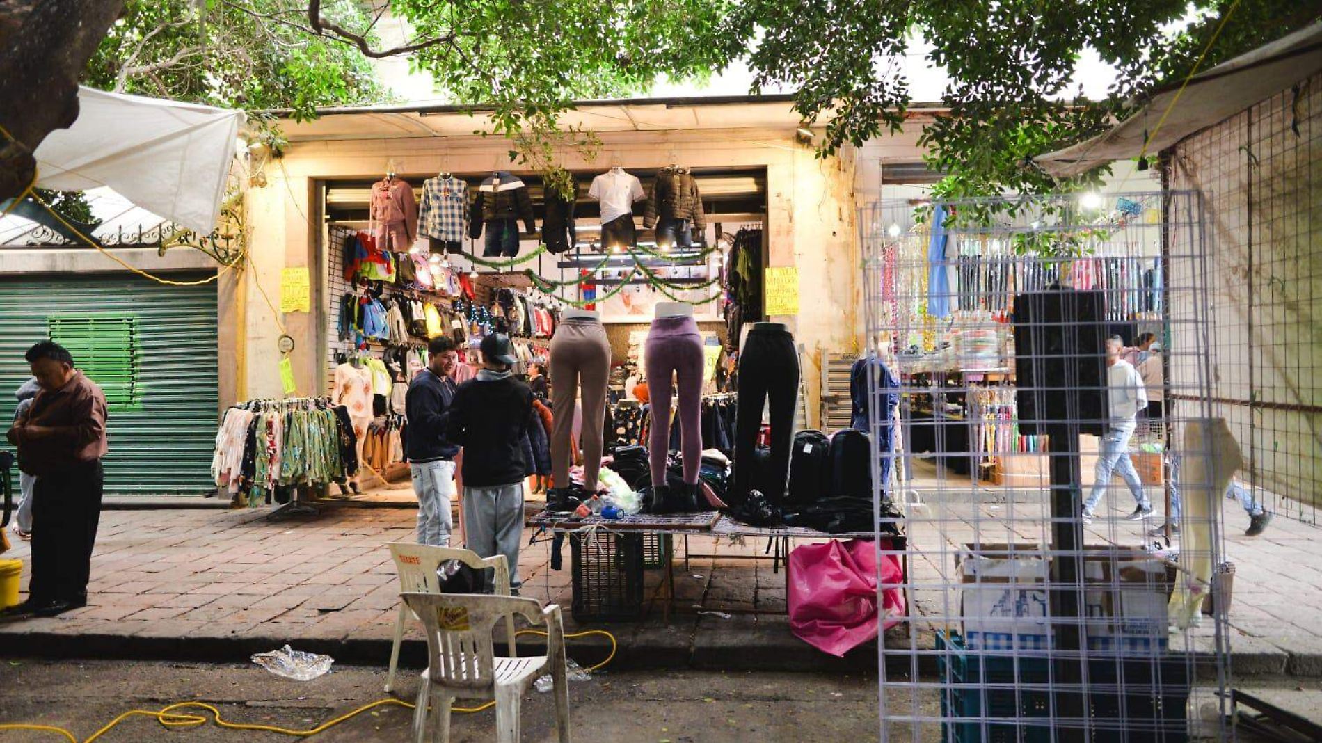 Comercio inunda alrededores de mercados