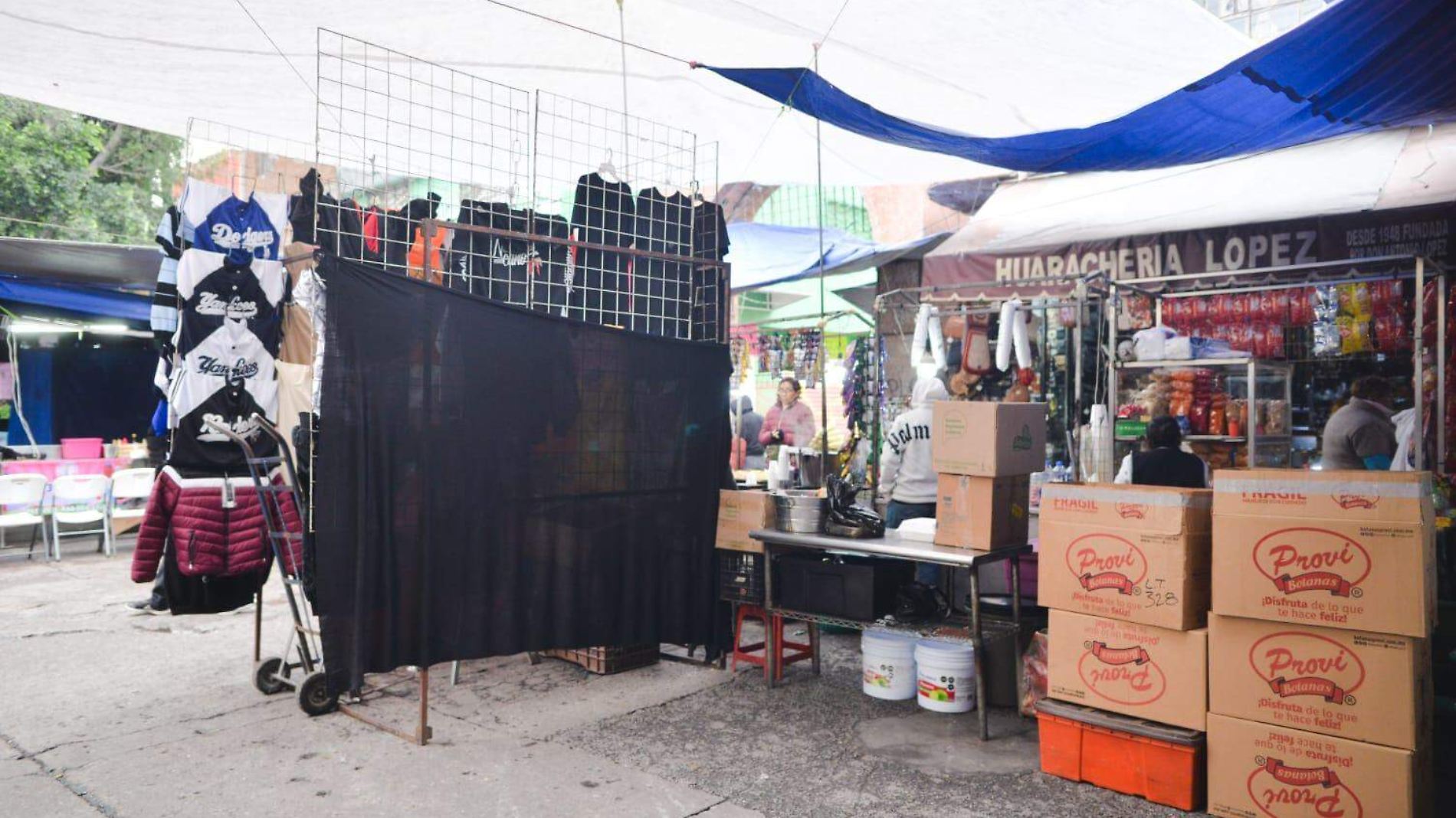 Comercio inunda alrededores de mercados