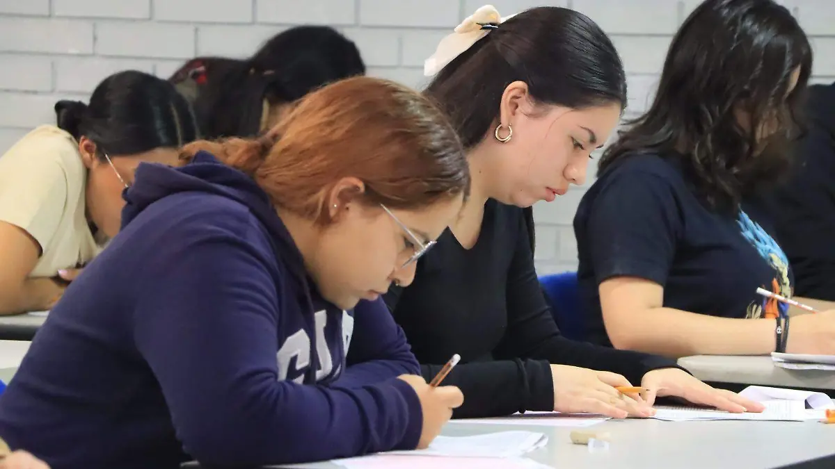 Mujeres, estudiantes