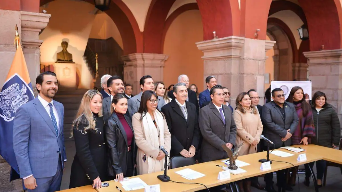 Firman convenio UASLP y Congreso de SLP
