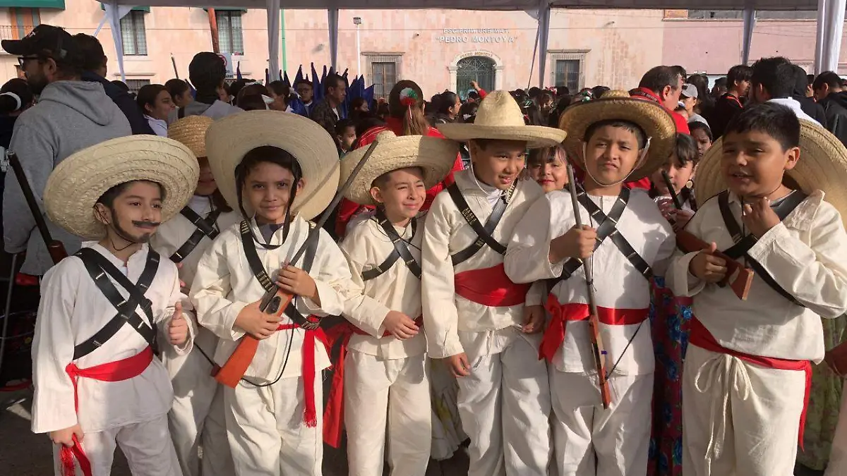 desfile cívico por el 20 de noviembre en Soledad  (5)
