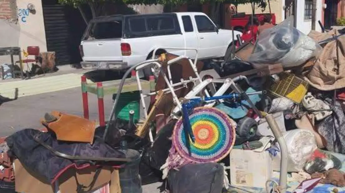 Adultos mayores fueron desalojados y su casa fue demolida en Los Pirules