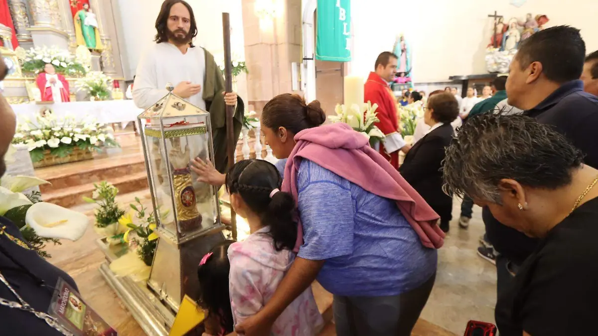 Piden y agradecen milagros a San Judas