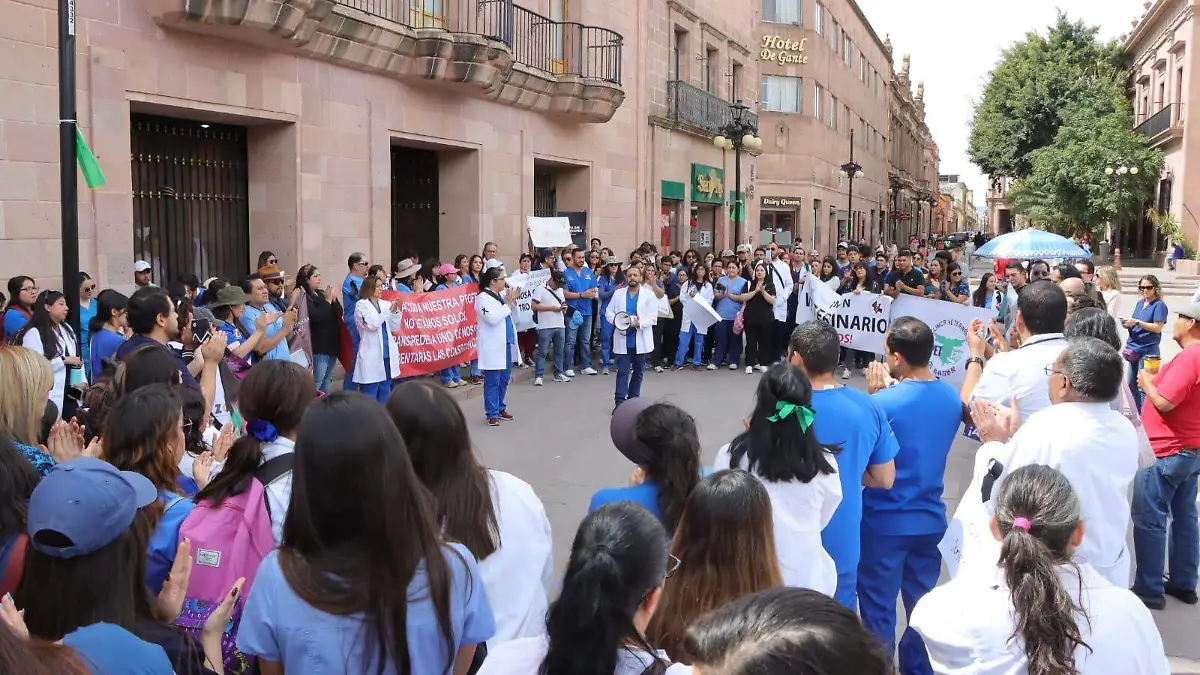 Veterinarios potosinos se manifiestan