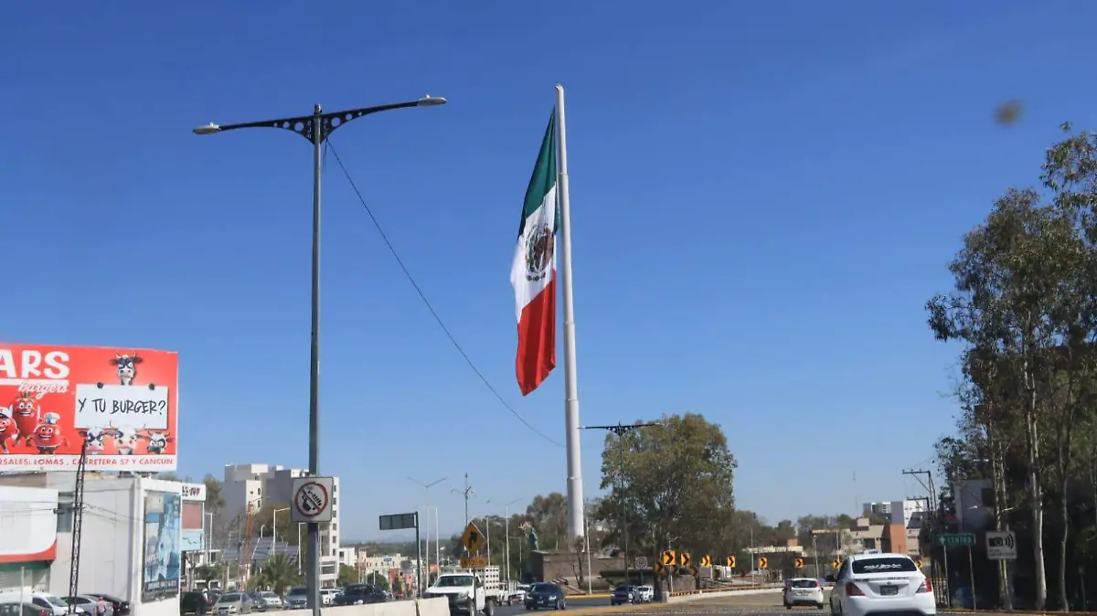 Bandera Monumental
