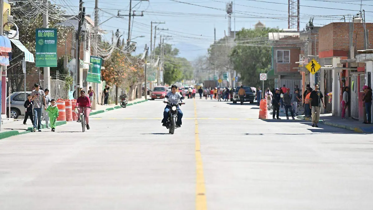 Ricardo Gallardo inauguró la avenida Adolfo López Mateos y entregó apoyos