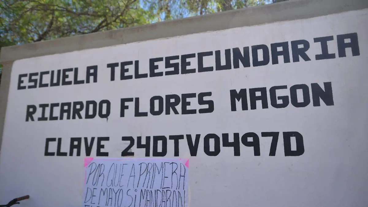 telesecundaria Flores Magón en “Los Gómez”