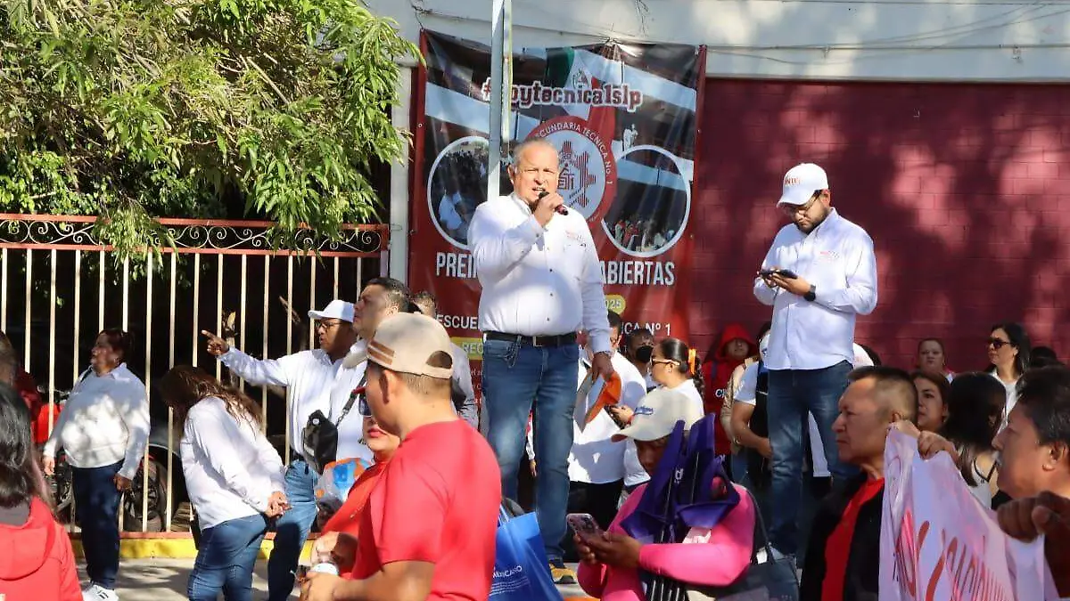 Maestros afiliados al SNTE amagan con paro de labores