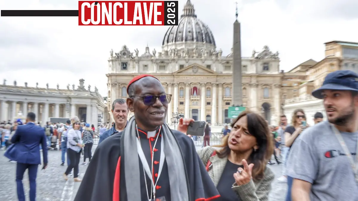 Cardenales llegan a Roma