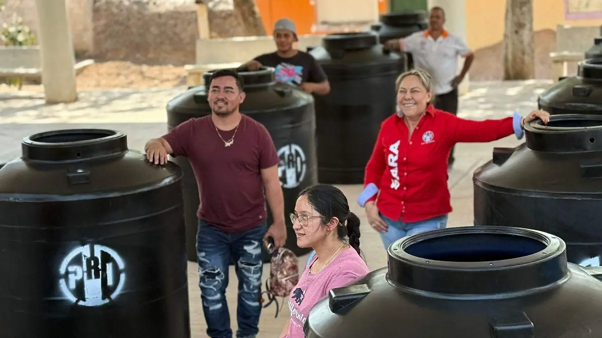 Entrega de tinacos PRi