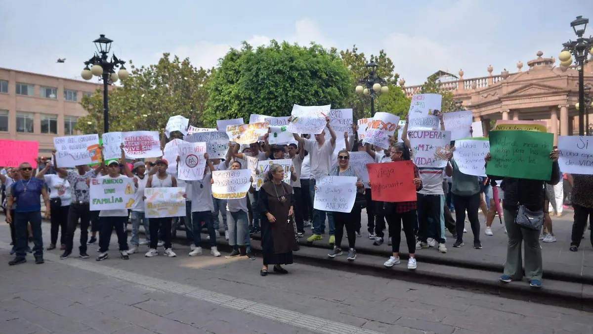 Protesta por reforma que penaliza internamiento involuntario en anexos (1)