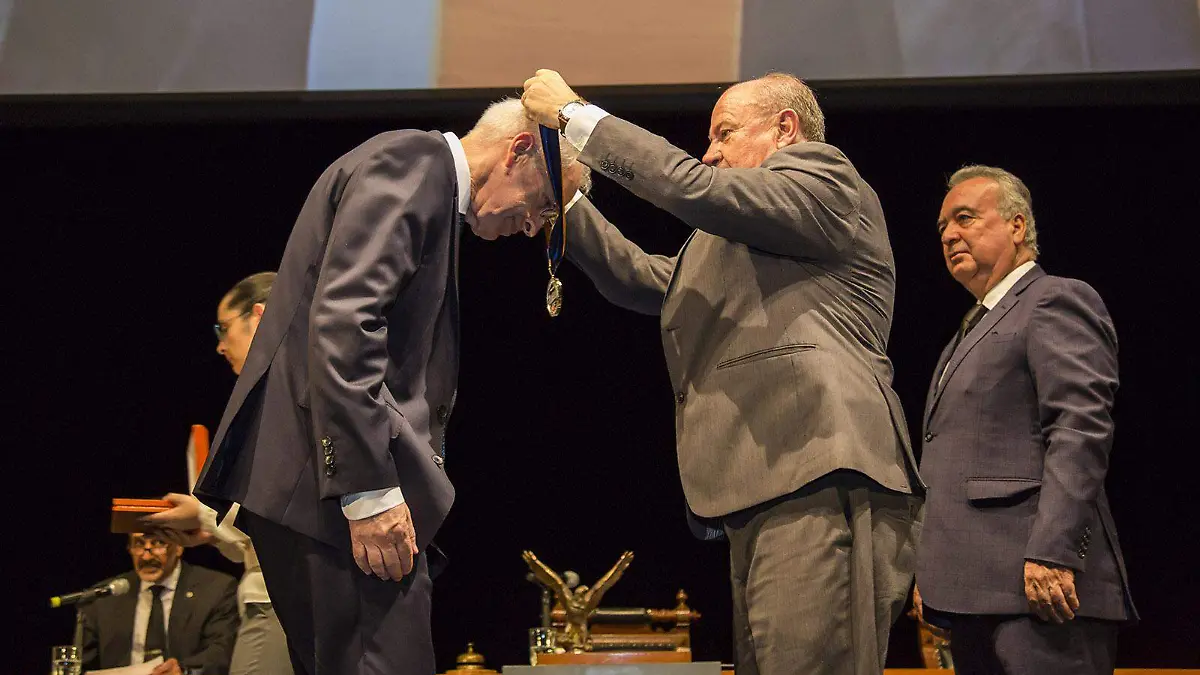 DOCTORADO HONORIS CAUSA ADALBERTO ABEL MOSQUEDA TAYLOR UASL8339 (1)