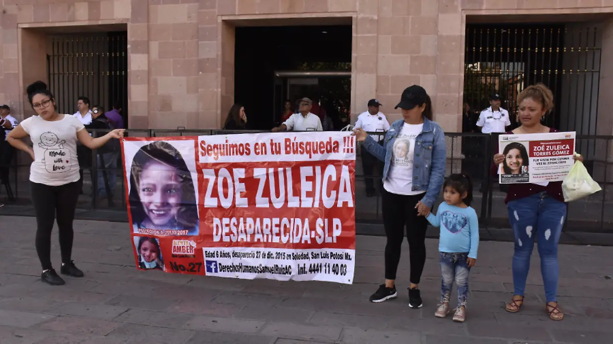 Se-manifiestan-por-Zoe-Zuleica-Comparecencia-JMCL-NR