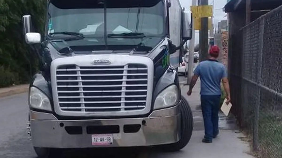 Trailer-chofer-corciñaco+pm-spñedad