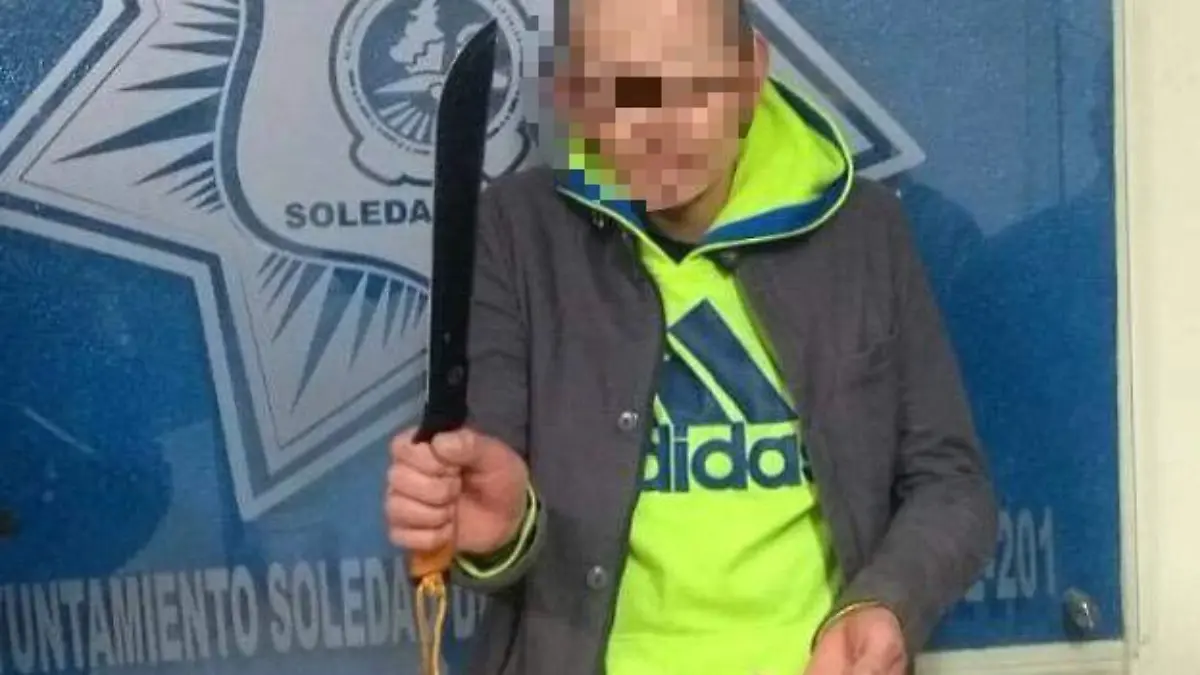 DESCOMUNAL_MACHETE