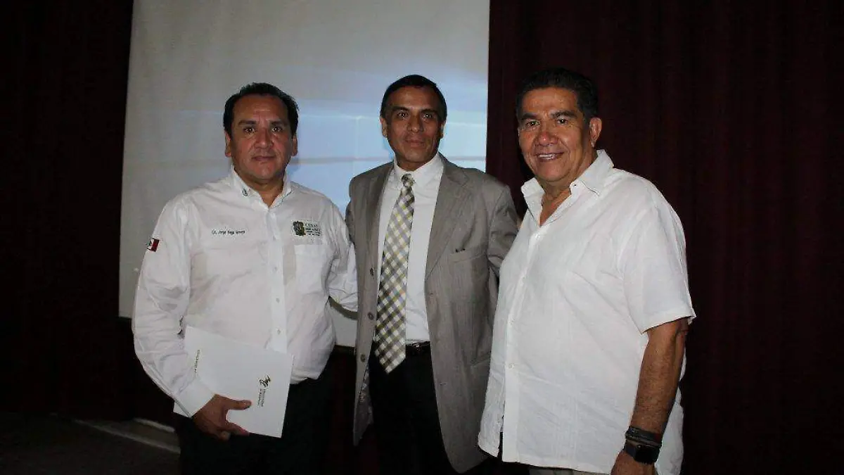 Jorge Vega Arroyo dictó conferencia