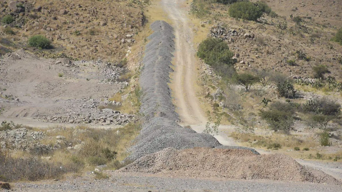 Ruta alterna a la carretera 57.  Nota Emanuel Landeros