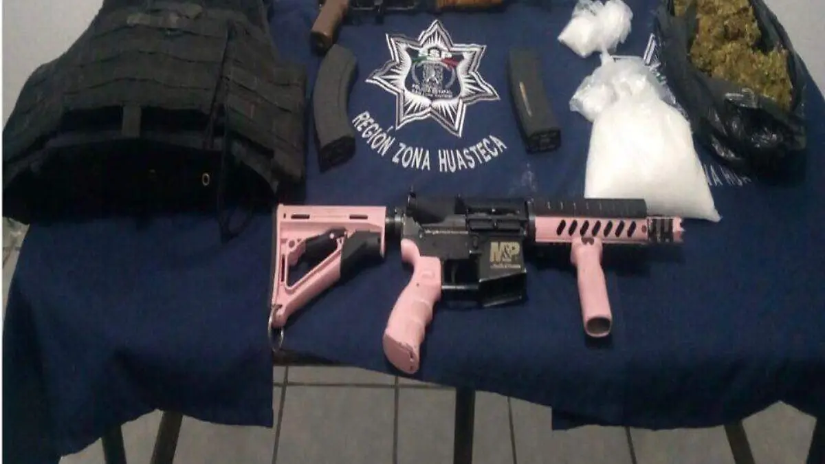 Aseguran armas, droga y equipo táctico, hay un detenido 
