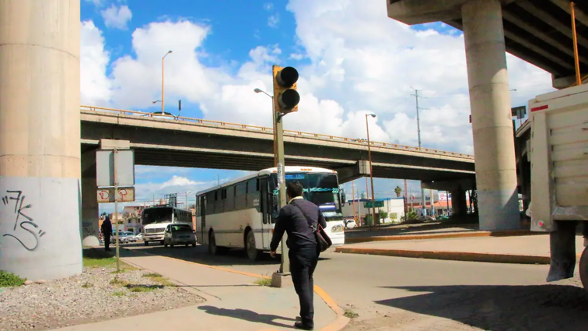 SEMAFOROS PEATONALES EN CRUCES PELIGROSOS SIN FUNCIONAR, SOLEDAD.