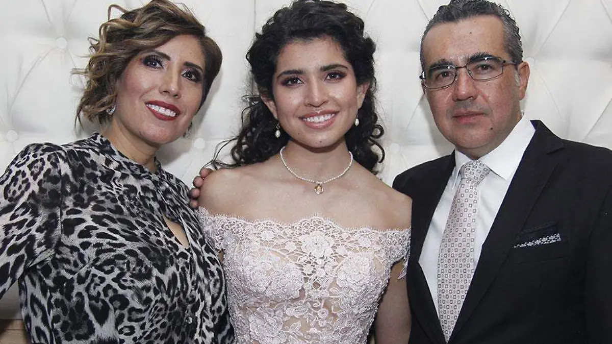 PAPAS--yadira-sanchez-y-fernanado-nuñez-con-su-hija-victoria