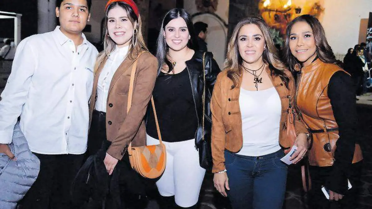 foto principal DSC_4019_Marco, Melissa, Casandra, Marcela y Lupita