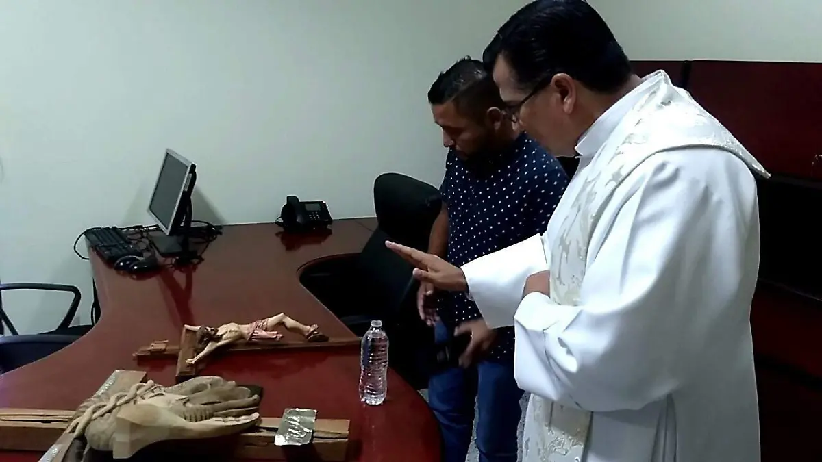 Sacerdote bendice oficina del “Mijis” (2)