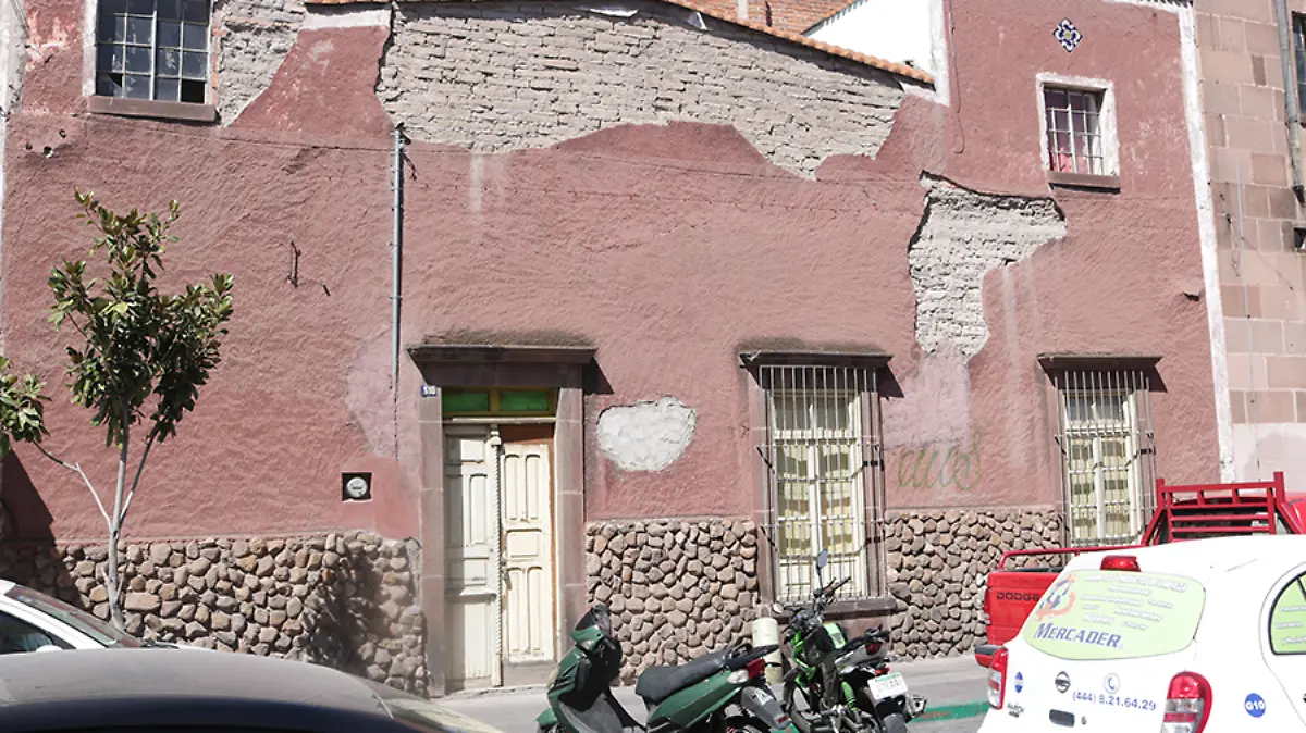 fachada-cayendose-en-Arista-LM