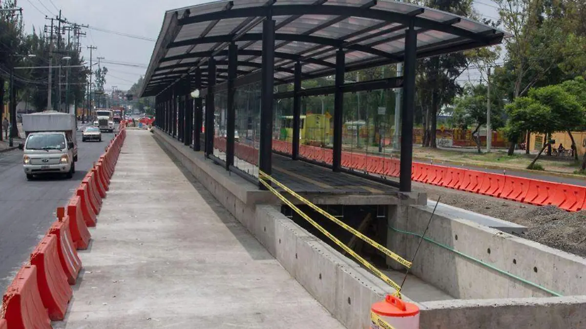 Avenida Juárez hacia el Eje 140 en la zona industrial