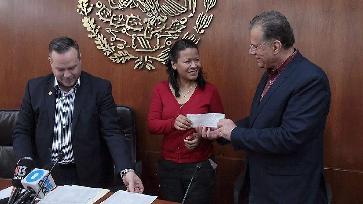 Entrega de apoyos a la cruz roja