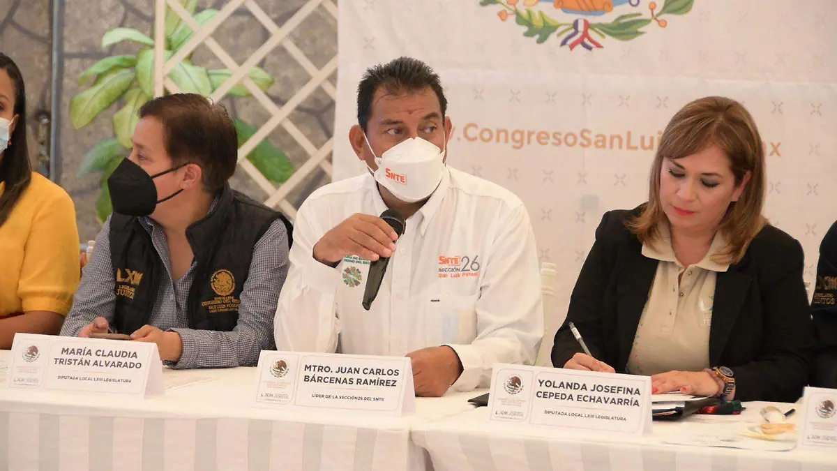 SNTE 26 participa en consulta legislativa  (1)
