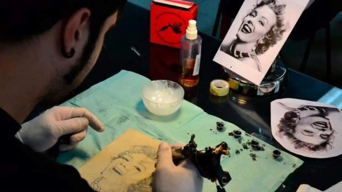 Efectuan verificacion en establecimientos de tatuajes