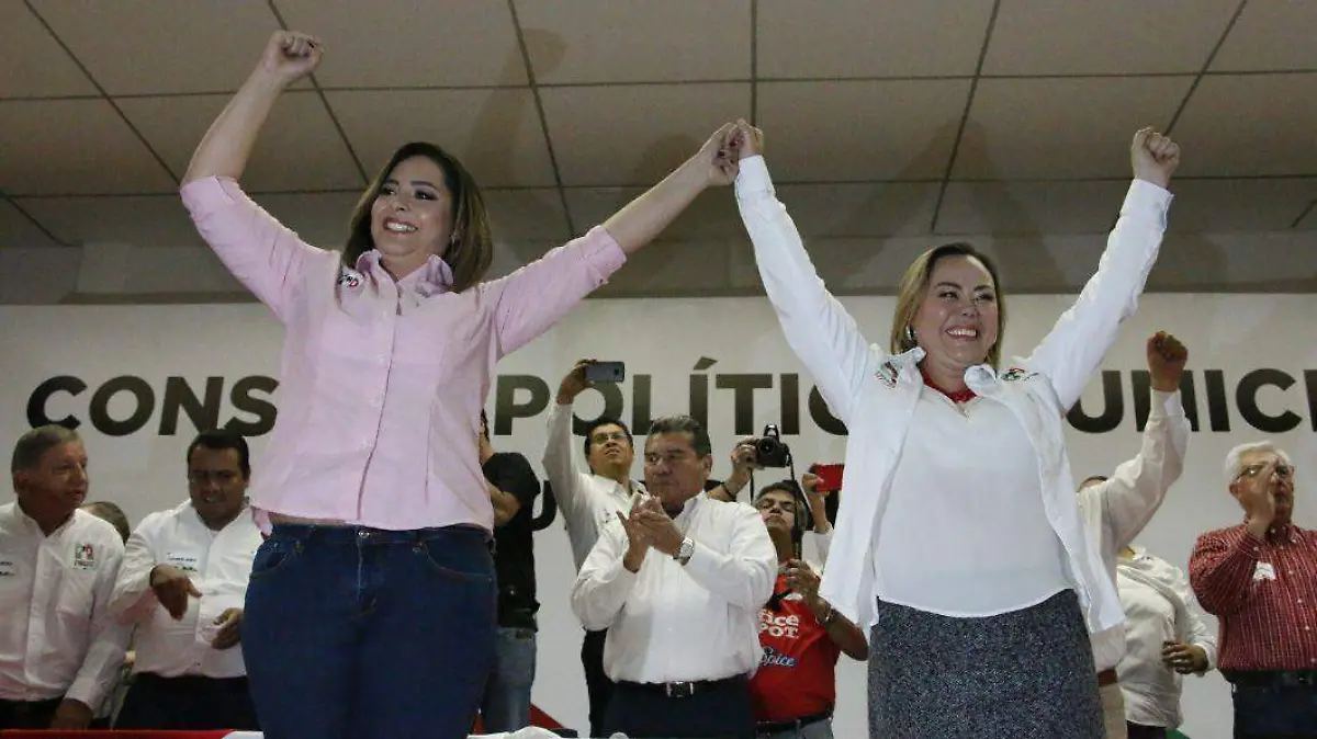 Cecilia Gonzalez y Margarita Hernández rinden protesta