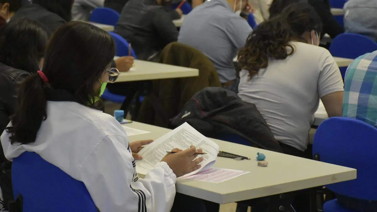 jóvenes buscan obtener un lugar en la UASLP   (5)
