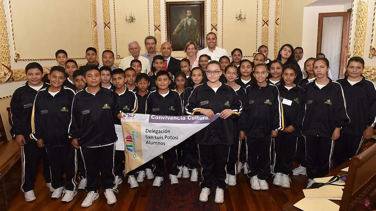 Abanderan Alumnos 210718 (1)