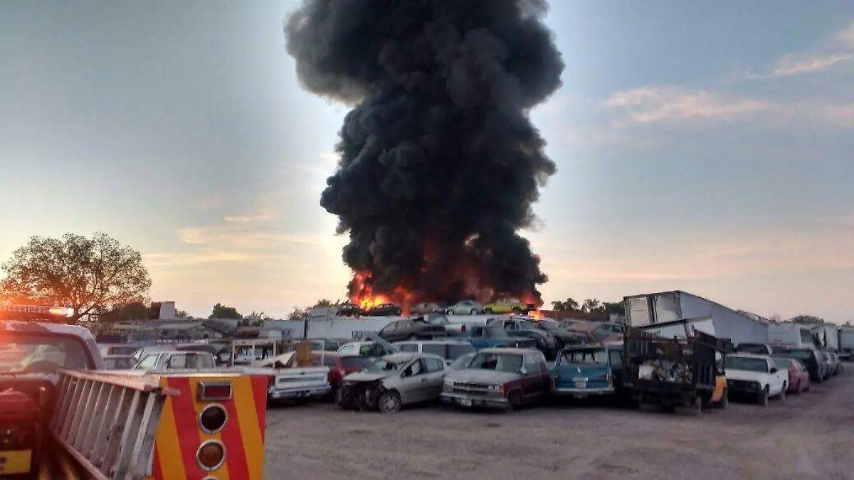 Voraz incendio acaba con pensión Zárate