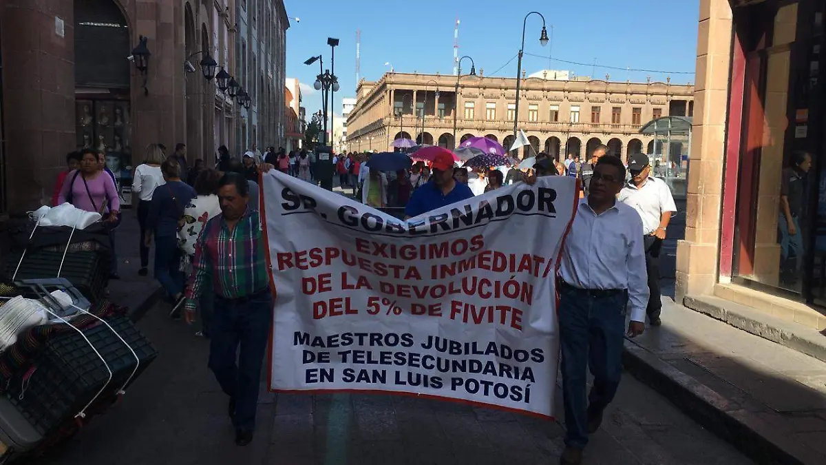 Maestros de telesecundaria (2)