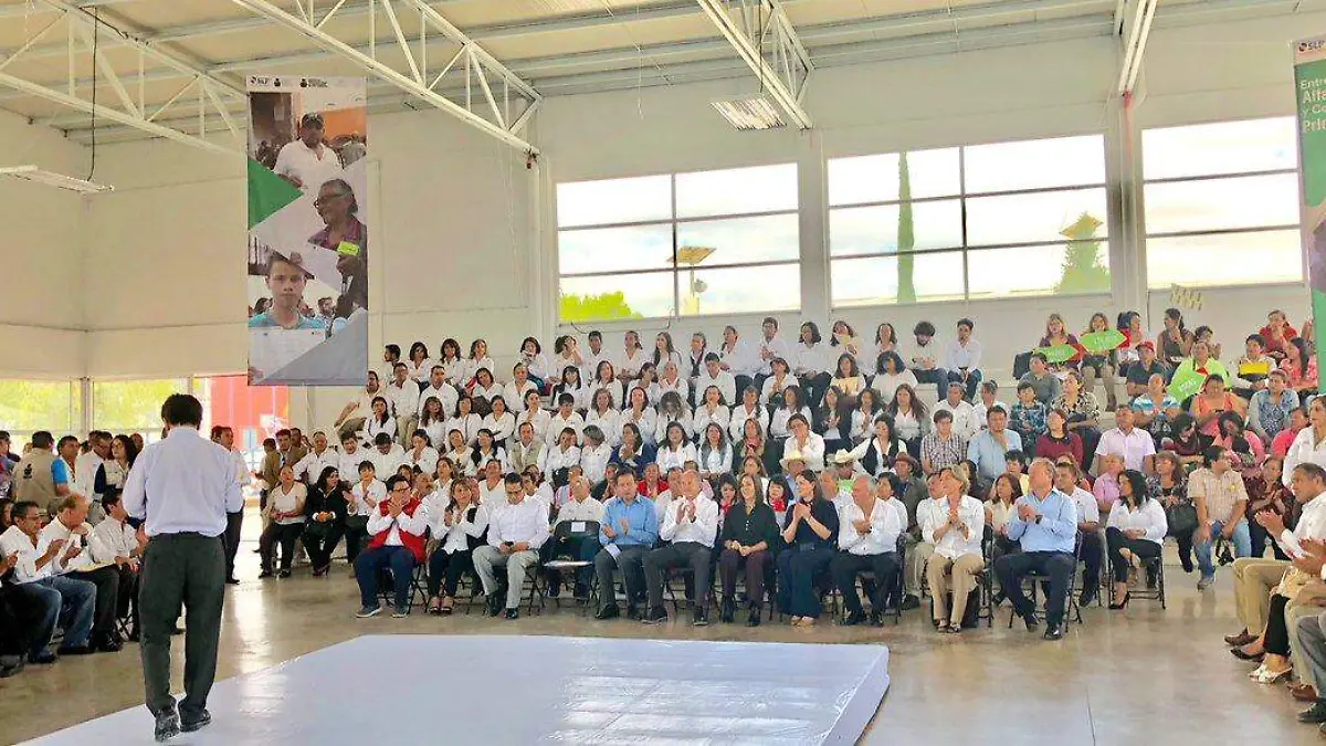 Entrega certificados primaria secundaria INEA