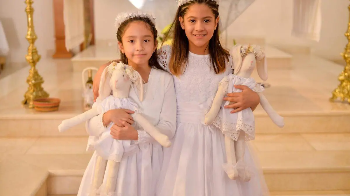 Ximena y Carol recibieron su Primera Comunión (22)